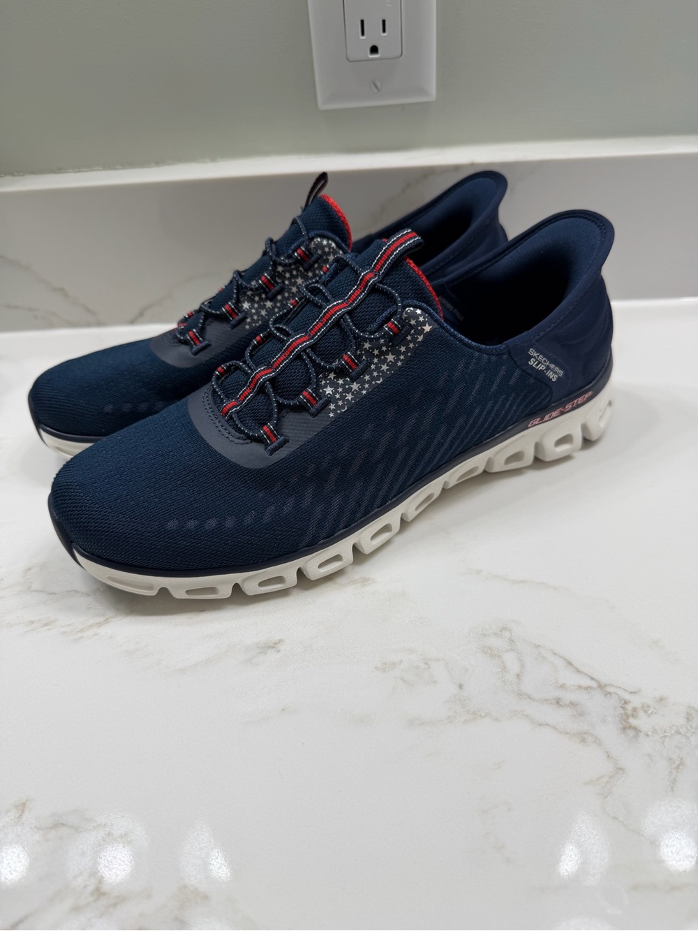 Skechers Hands Free Slip-ins Memory Foam Patriotic Shoes Women’s Size 10 NEW - Picture 2 of 5